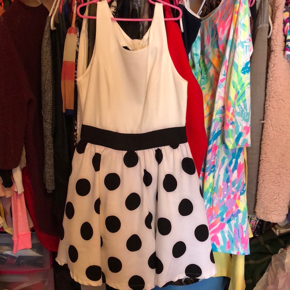 Polka dot cut out back with bow detail! 🎀